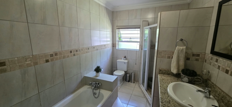 To Let 4 Bedroom Property for Rent in Grimbeeck Park North West